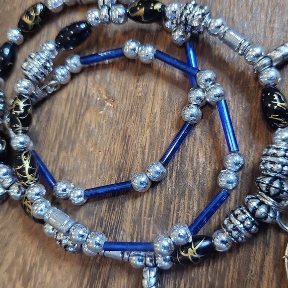 Vintage Lightweight Dreamcatcher Pendant Beaded Necklace, Barrel Closure - Picture 7 of 8